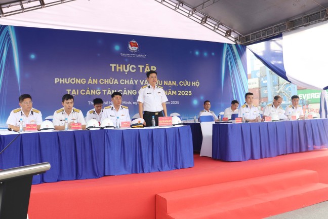 Thực tập phương án chữa cháy, cứu nạn, cứu hộ tại cảng Tân Cảng Cát Lái